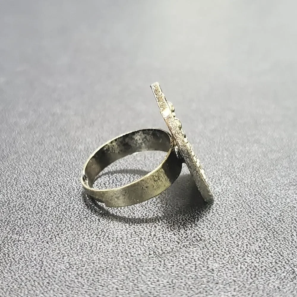 Gold tone owl fashion ring